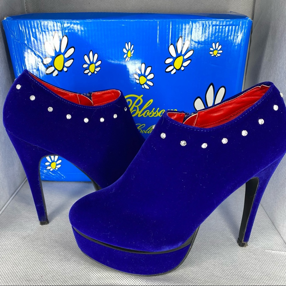 Blue velvet size 9 spike heels with rhinestones